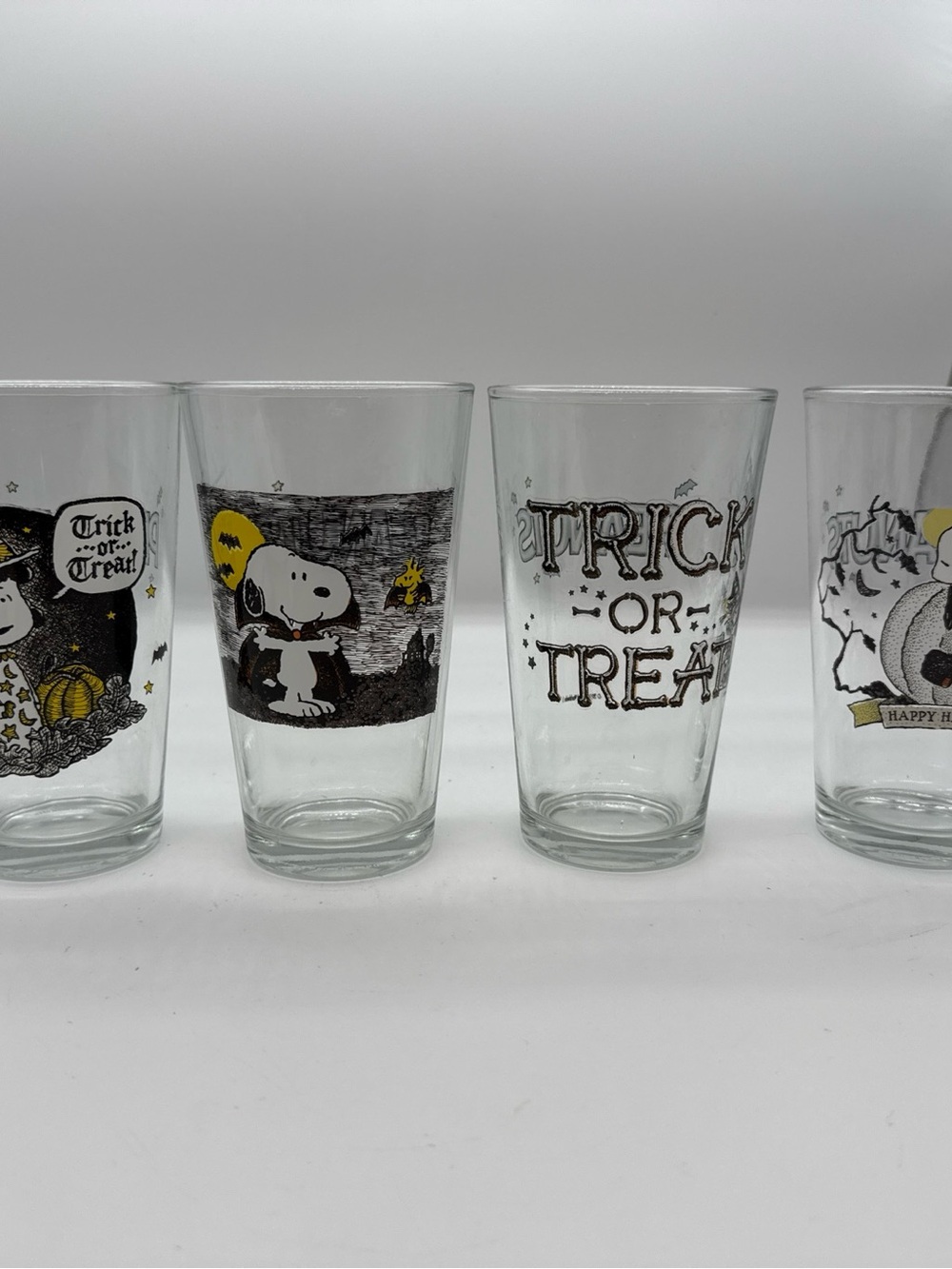 Peanuts Snoopy 'Trick or Treat' Halloween Pint Glass - Clear